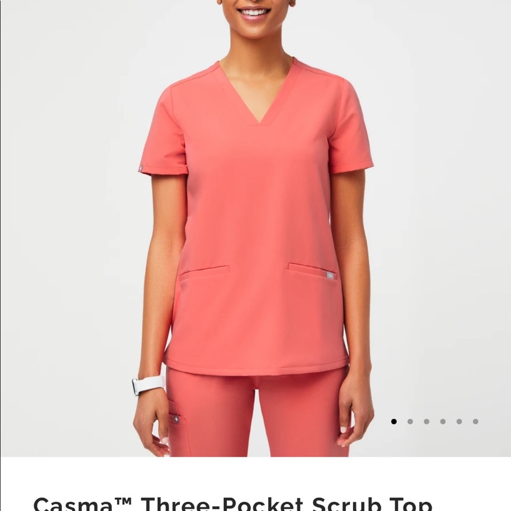 FIG SCRUB TOP